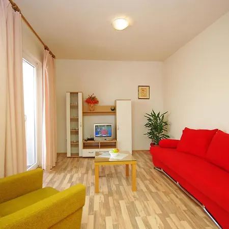 Orange House Апартаменты Подстрана